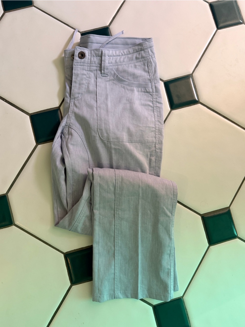 Kuhl Women's Light Gray Cropped Pants - Picture 3 of 4